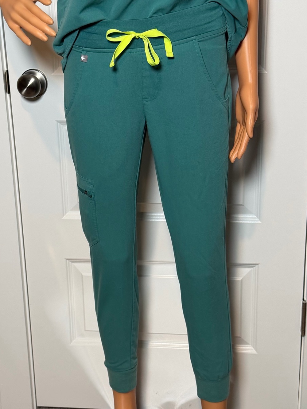FIGS Zamora Jogger Scrub Pants Cactus XXS Petite Technical Collection W18SW2005P